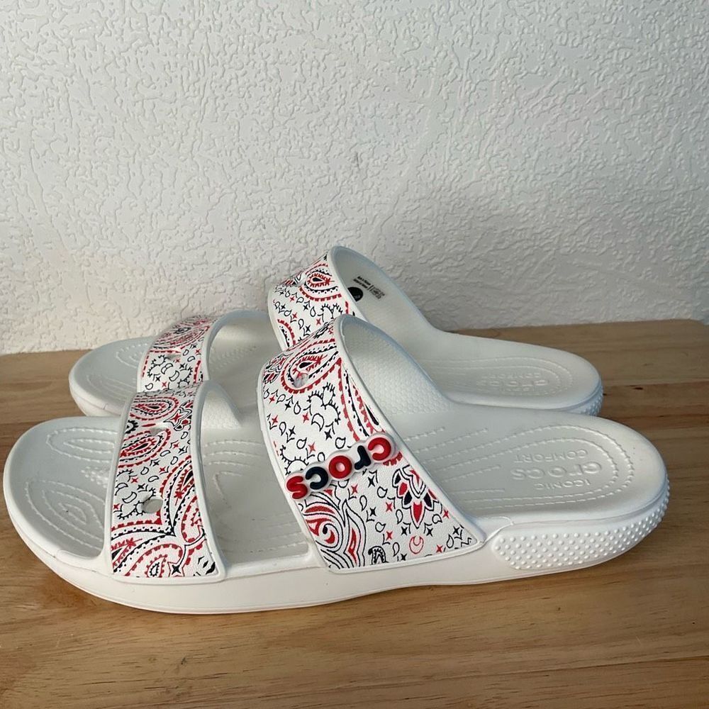 Crocs Classic Sandal Slide Americana Paisley Womenโ sizeโ10 men size 8 white red